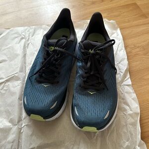 Hoka Clifton 8 wide, men’s 10, worn once, excellent condition
